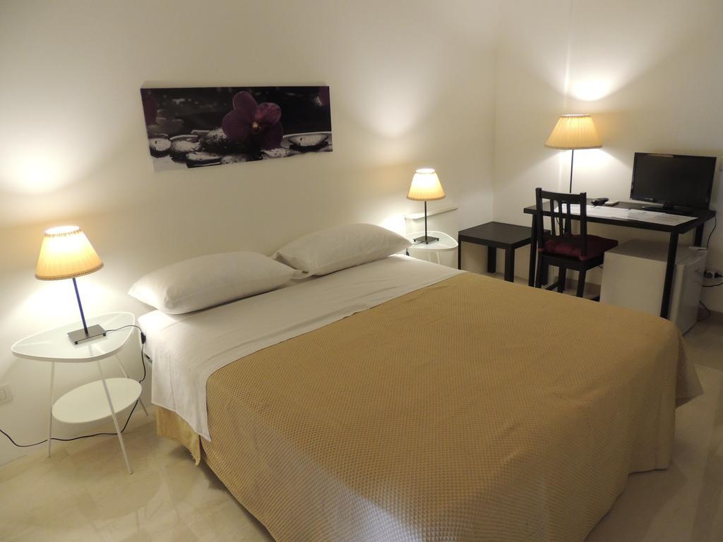 Domus Taranto Unica Sede Hotel Room photo
